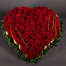 Grand c&oelig;ur de roses rouges